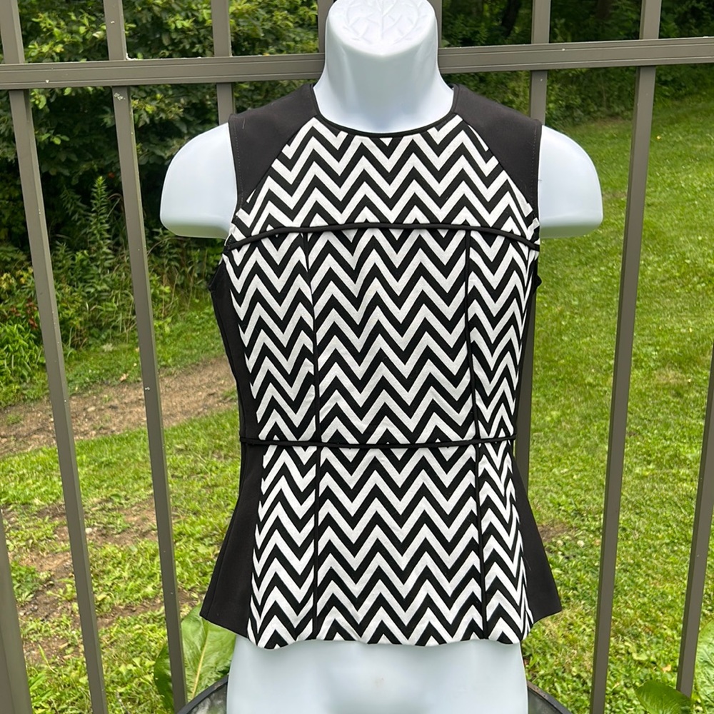 H&M Black and White Chevron Sleeveless Top W/ Peplum Size 6